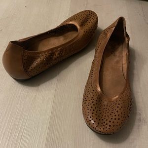 Orthopedic women’s vionic ballet flat brown